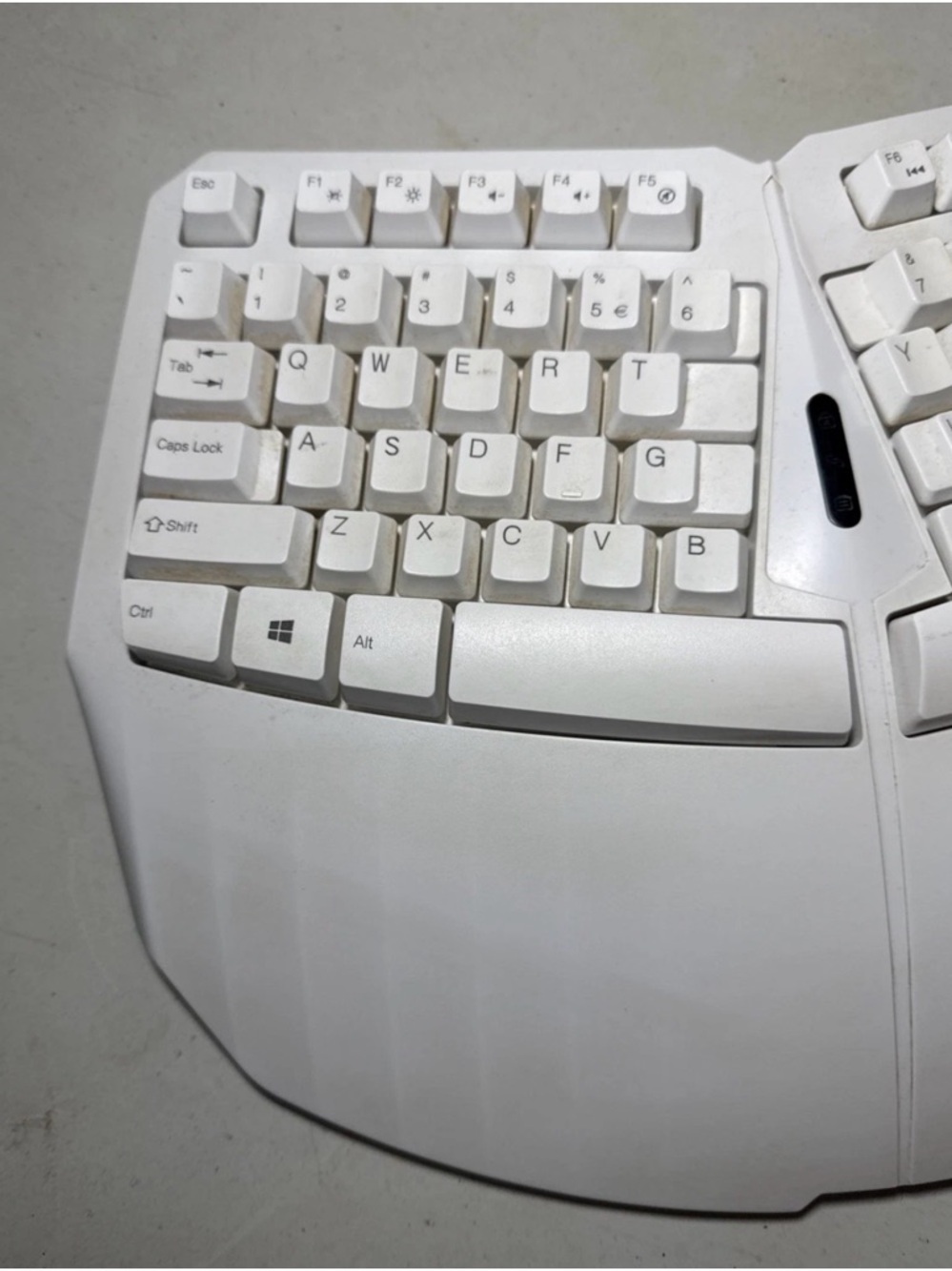Perixx PERIBOARD-613W Wireless 2.4 & Bluetooth Ergonomic Compact Split Keyboard - Picture 2 of 6